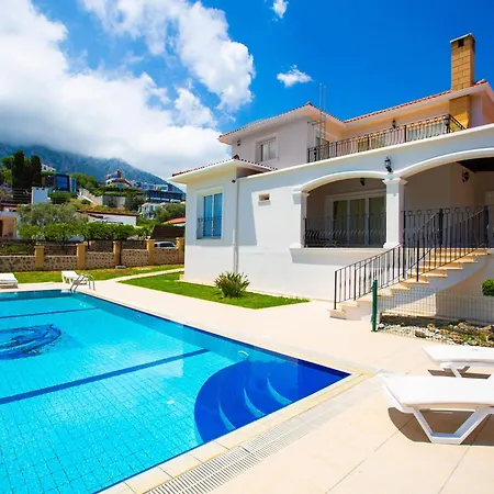 Tiara By Holidaykeys * Kyrenia (Northern Cyprus)